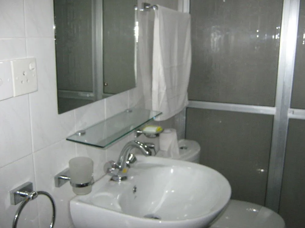 **  Zen Rooms Modern City Inn Negombo Sri Lanka