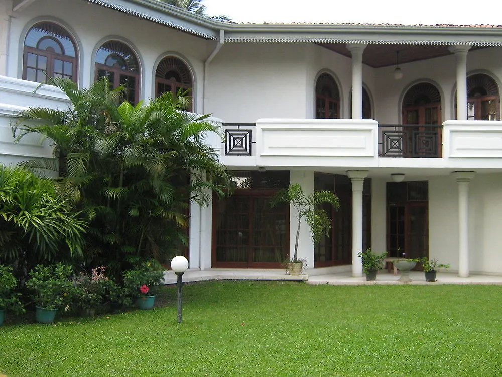 Zen Rooms Modern City Inn Negombo