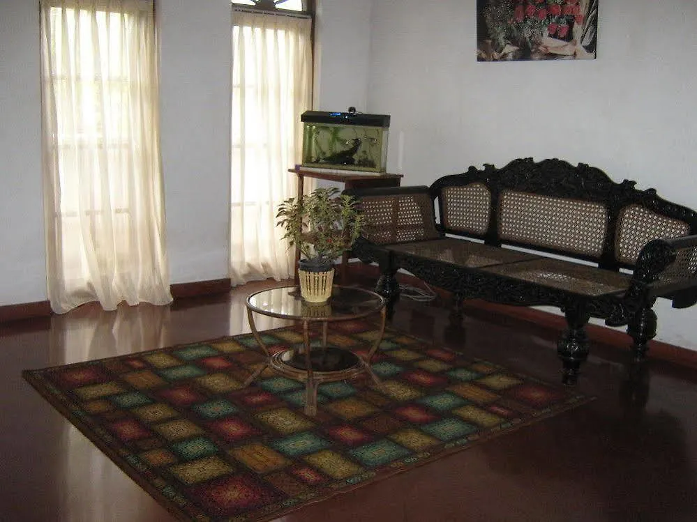 Zen Rooms Modern City Inn Negombo